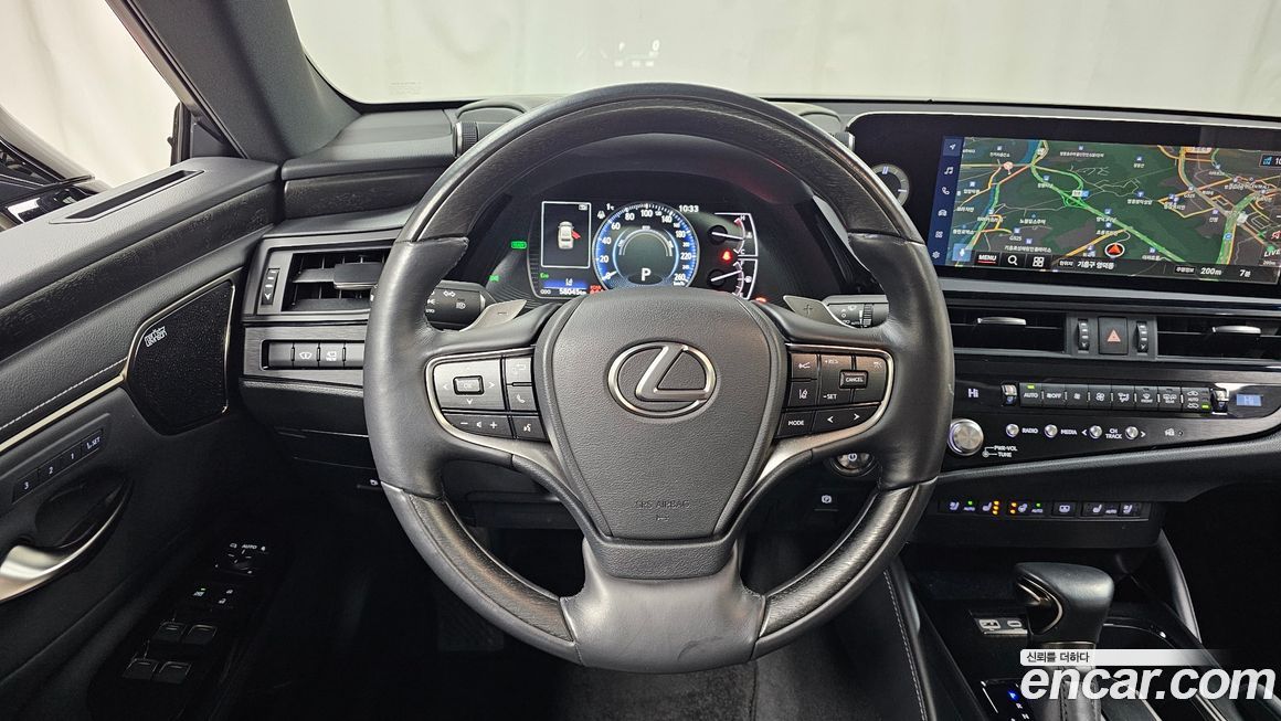 Lexus ES 2025