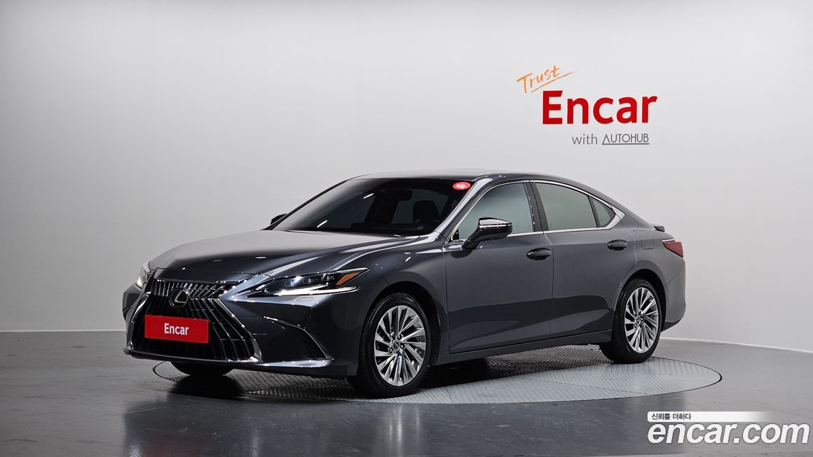 Lexus ES 2025