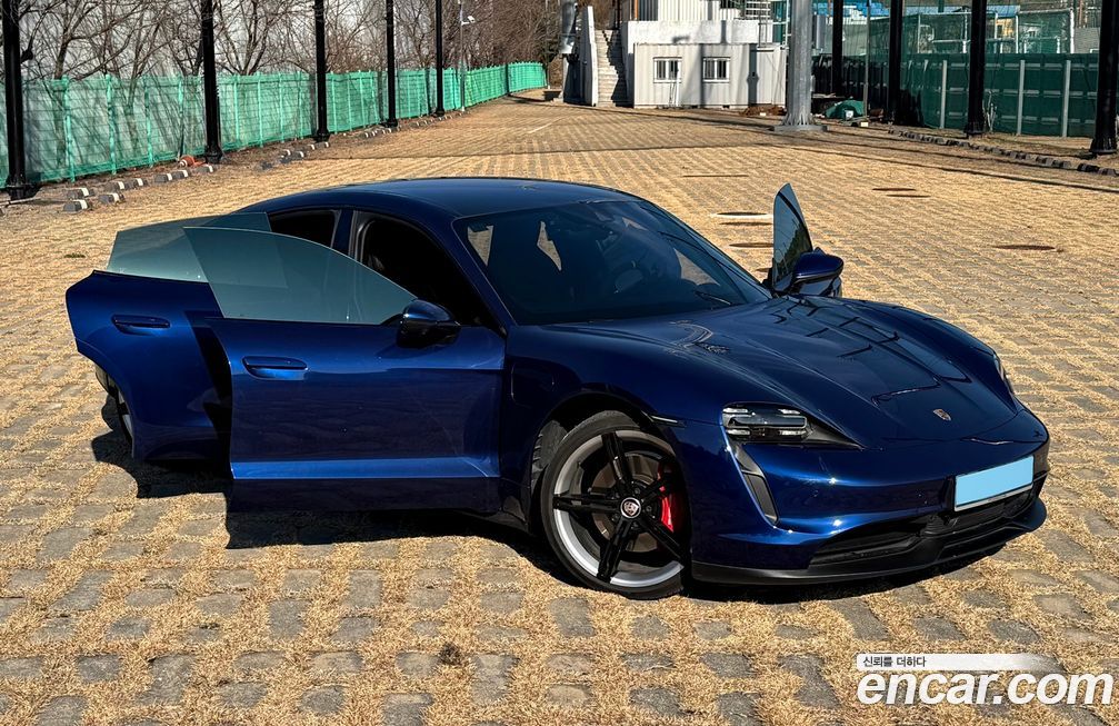 Porsche Taycan 2021