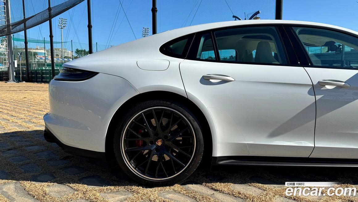 Porsche Panamera 2022