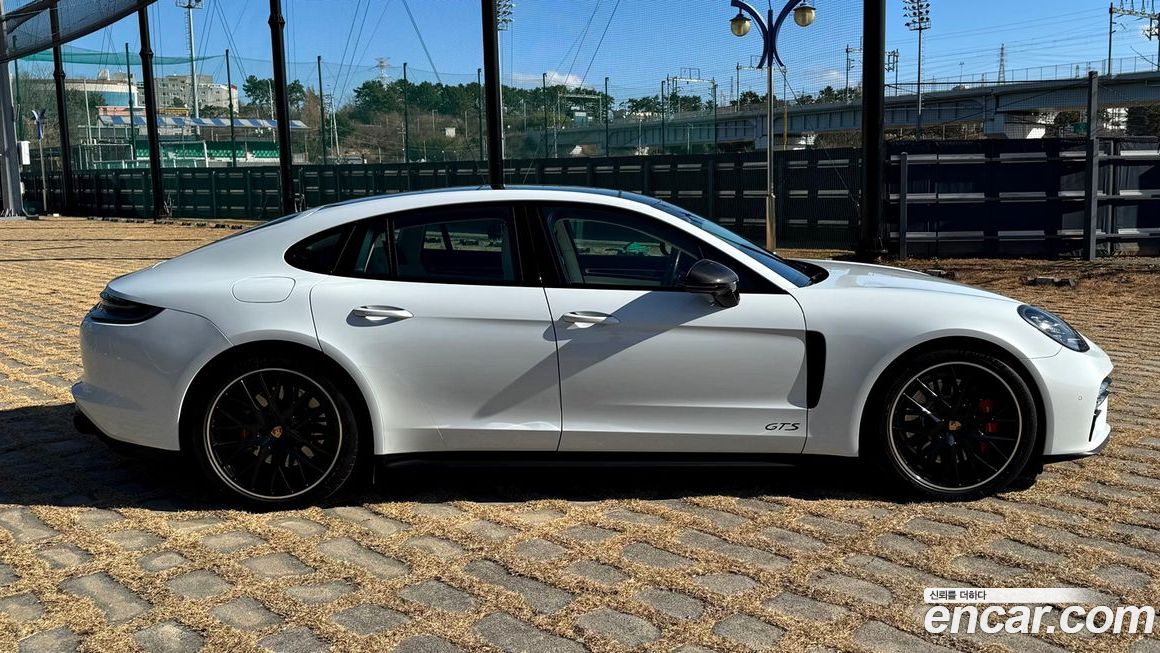 Porsche Panamera 2022