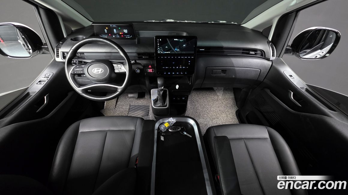 Hyundai Staria 2025