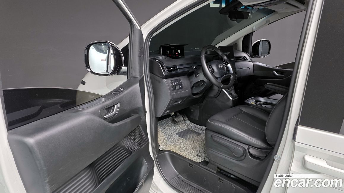 Hyundai Staria 2025