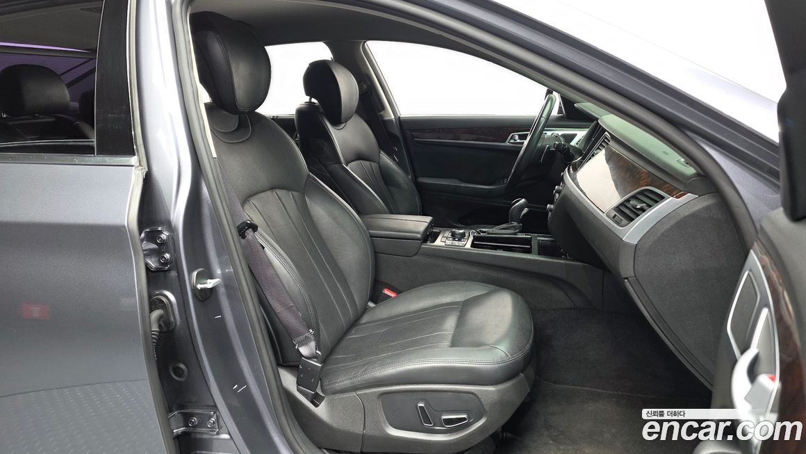 Hyundai Genesis 2016