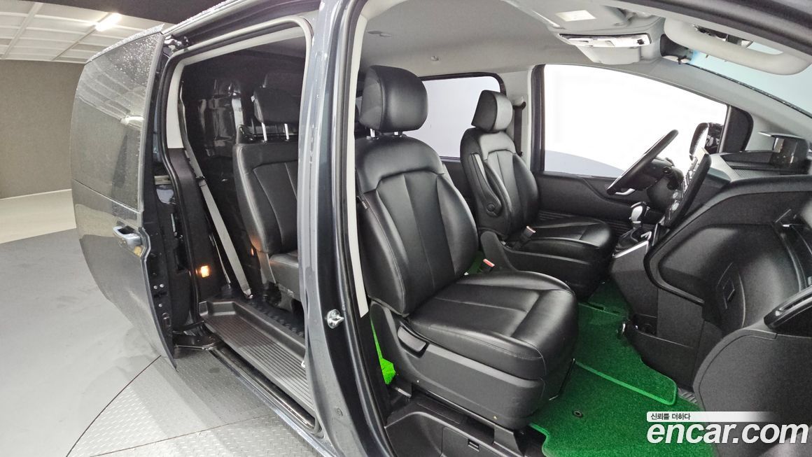 Hyundai Staria 2025