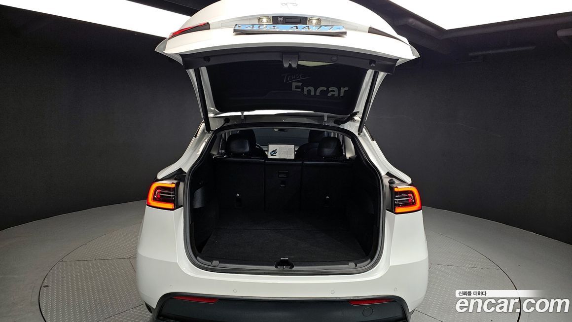 Tesla Model Y 2021