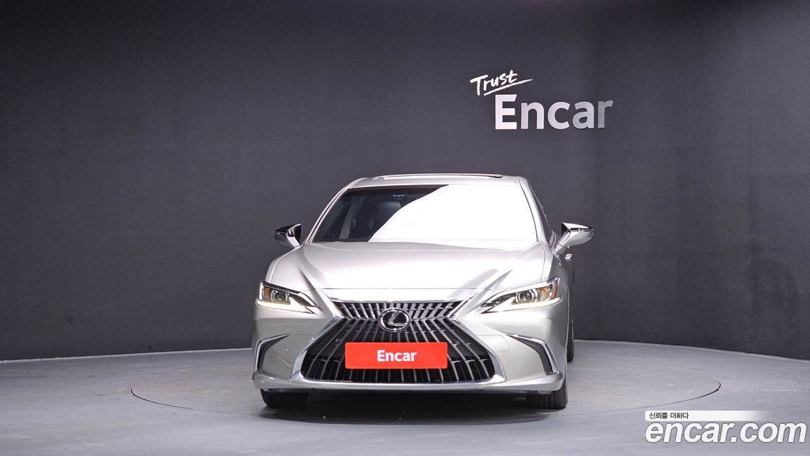 Lexus ES 2023