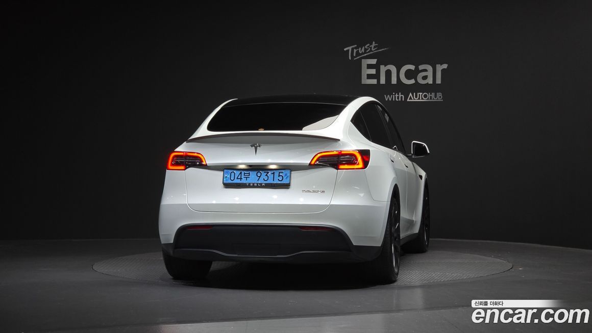 Tesla Model Y 2023