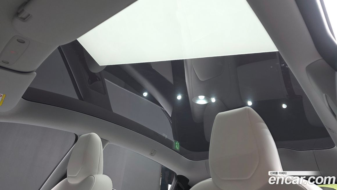 Tesla Model Y 2025