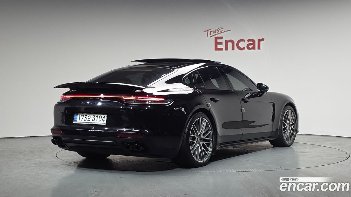 Porsche Panamera 2021