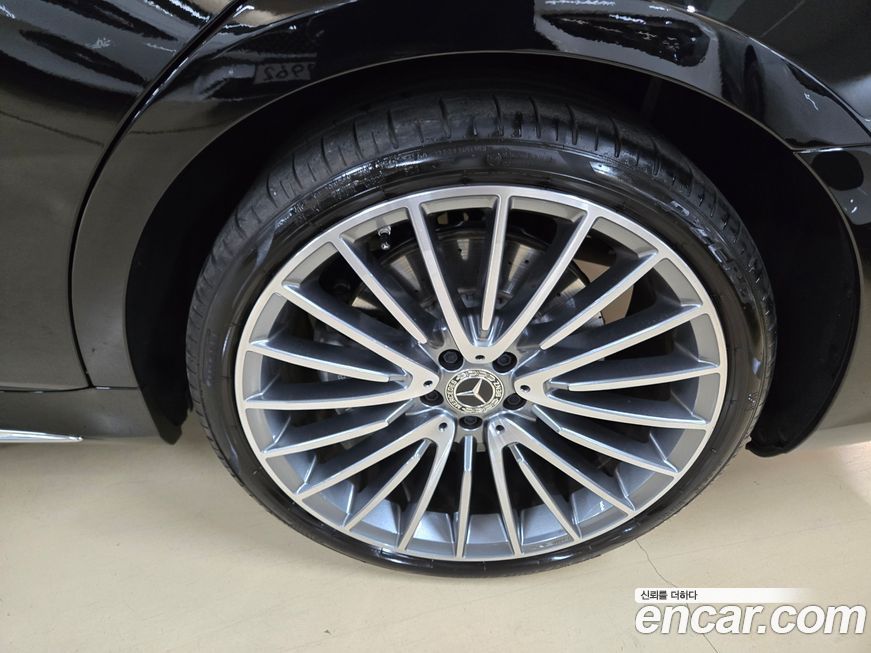 Mercedes-Benz S-Class 2024