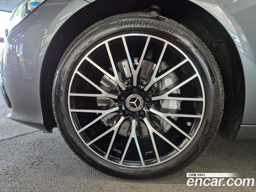 Mercedes-Benz S-Class 2025