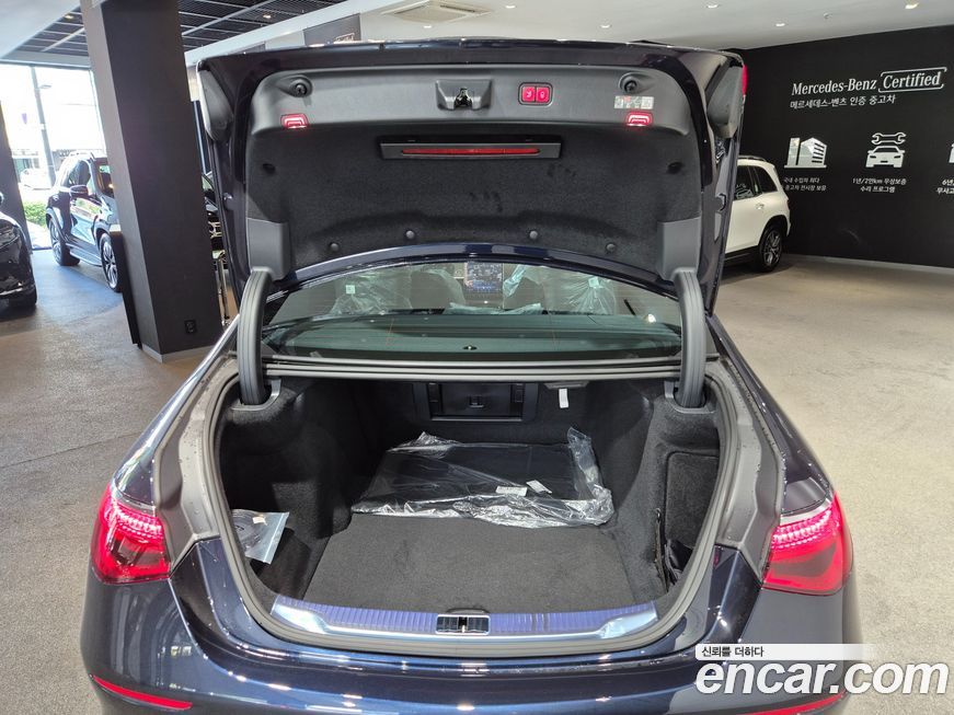 Mercedes-Benz S-Class 2025