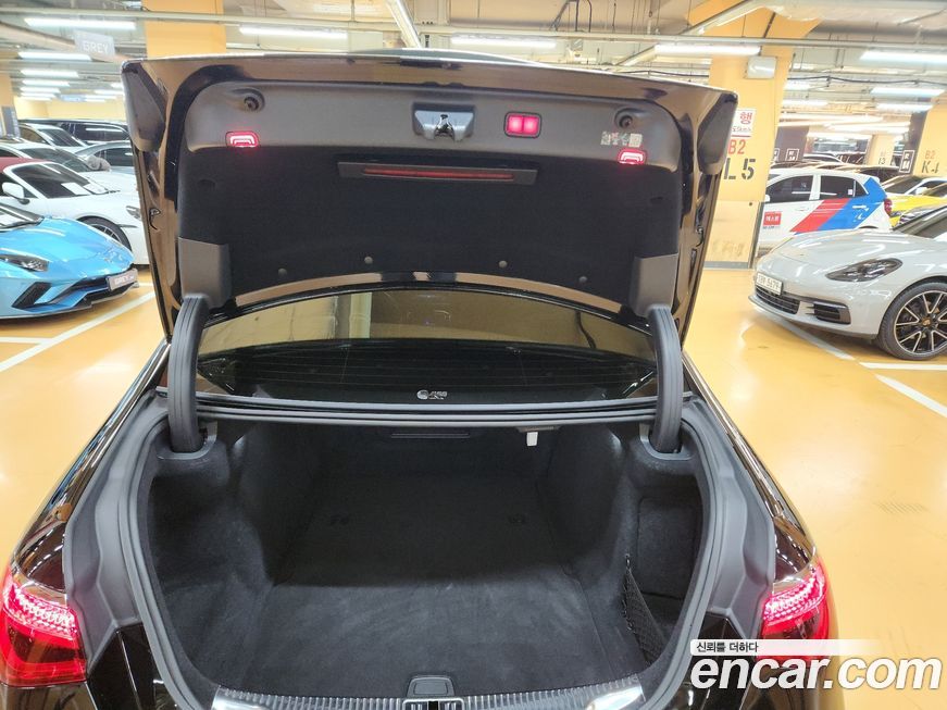 Mercedes-Benz S-Class 2024