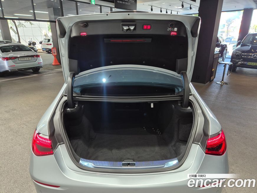 Mercedes-Benz S-Class 2025