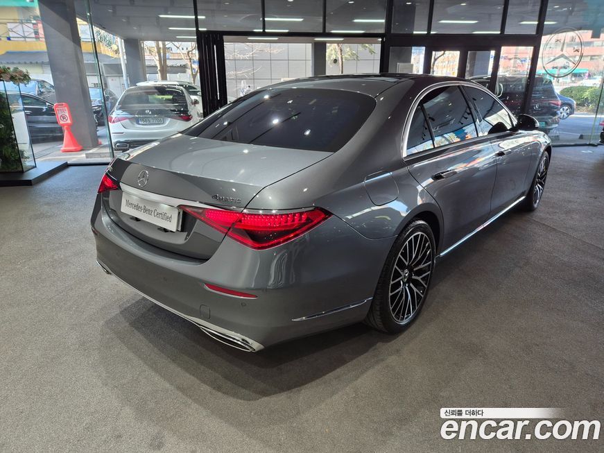 Mercedes-Benz S-Class 2025