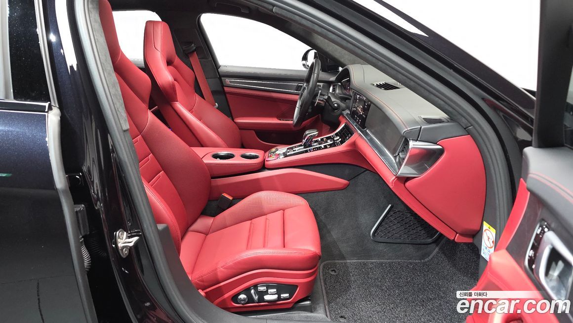 Porsche Panamera 2021