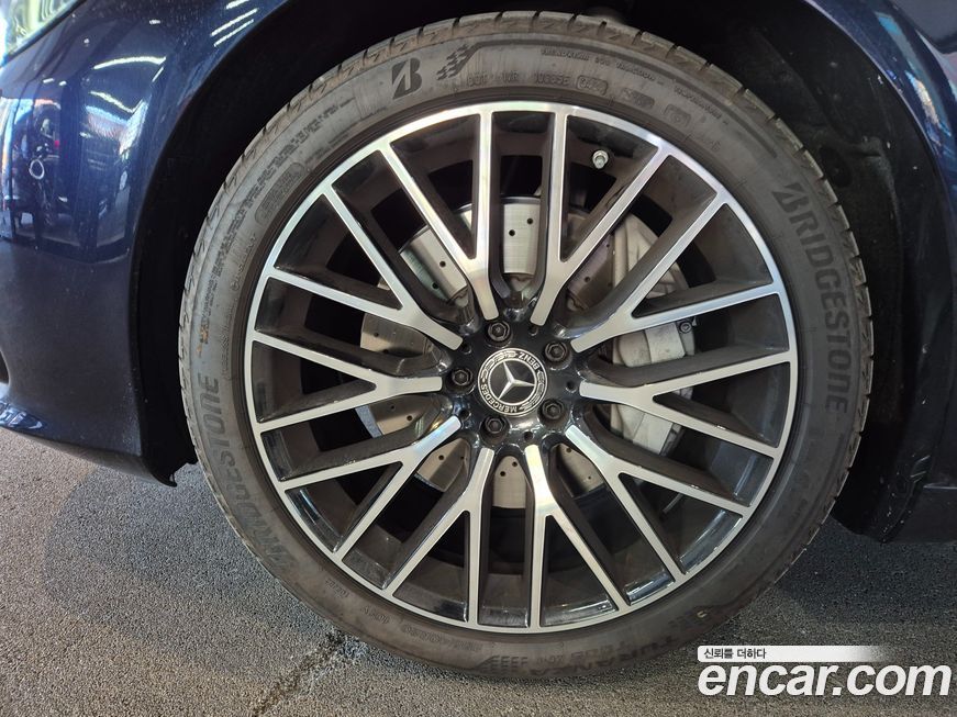 Mercedes-Benz S-Class 2025