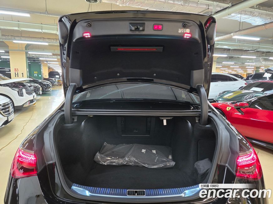 Mercedes-Benz S-Class 2024