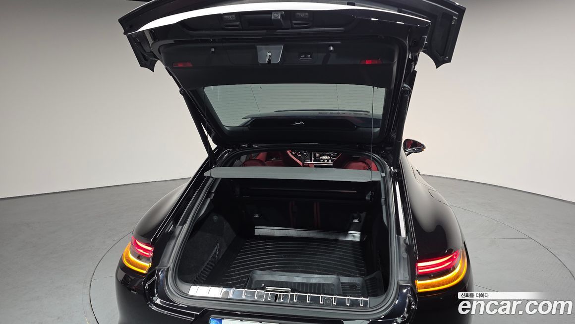 Porsche Panamera 2021