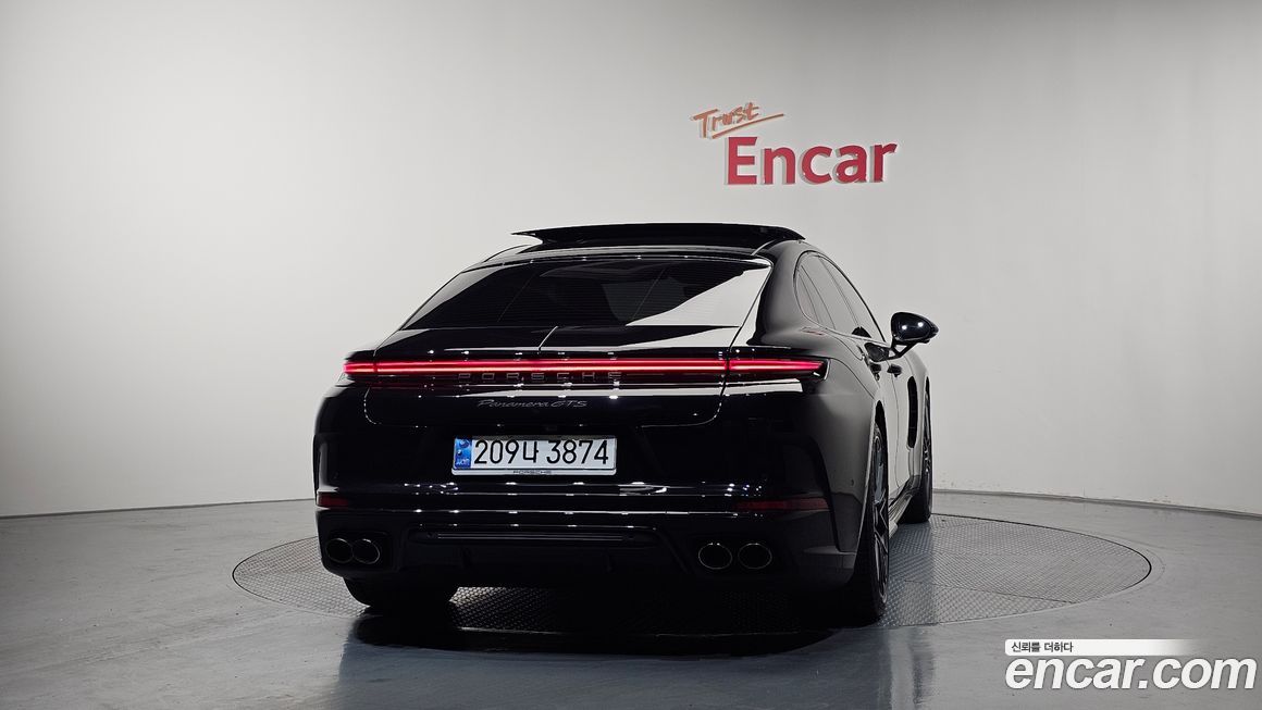 Porsche Panamera 2025