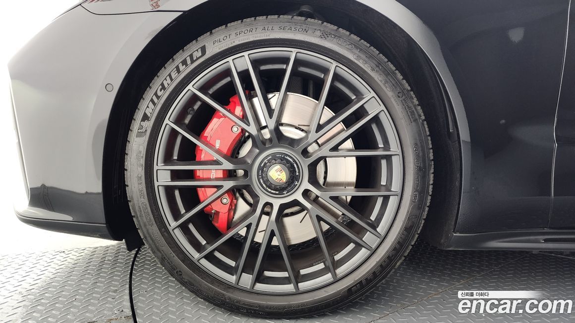 Porsche Panamera 2025