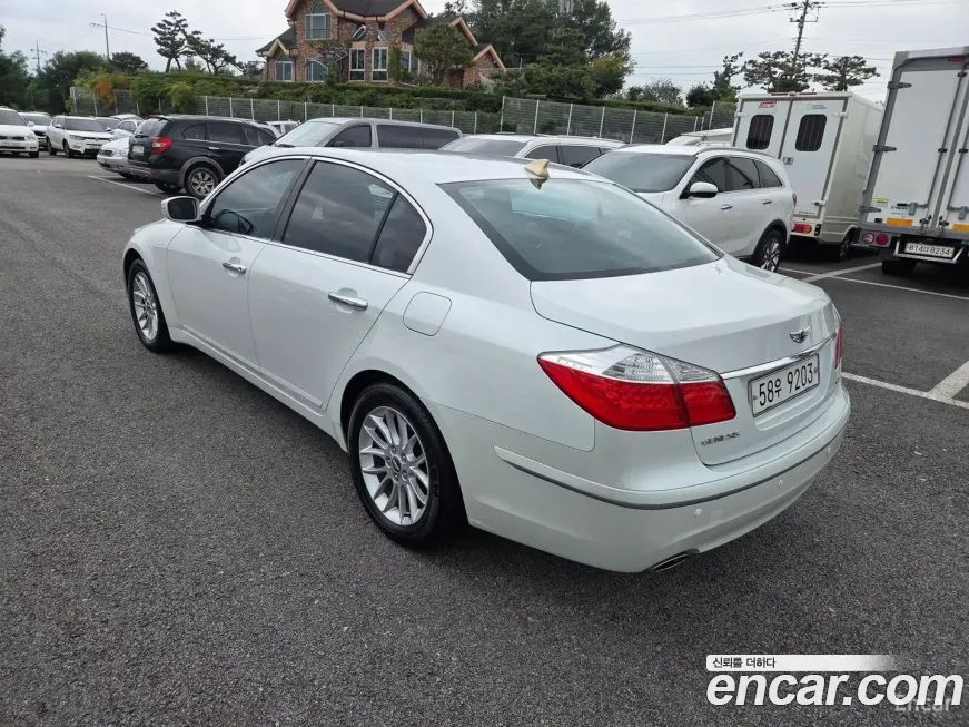 Hyundai Genesis 2010