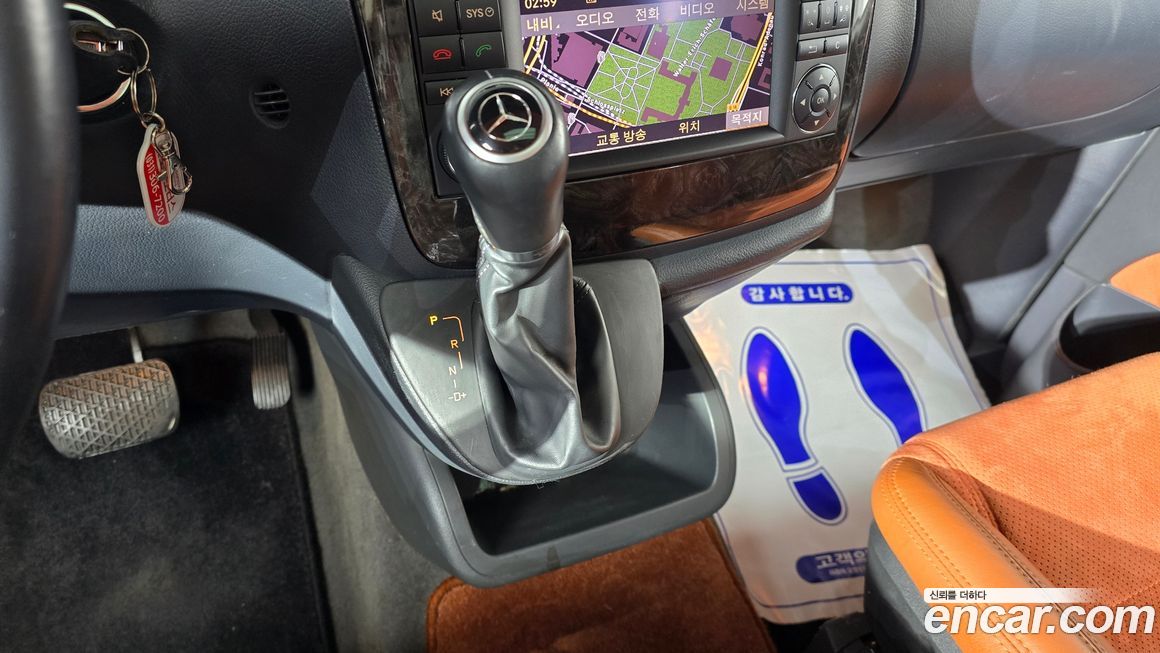 Mercedes-Benz V-Class 2011