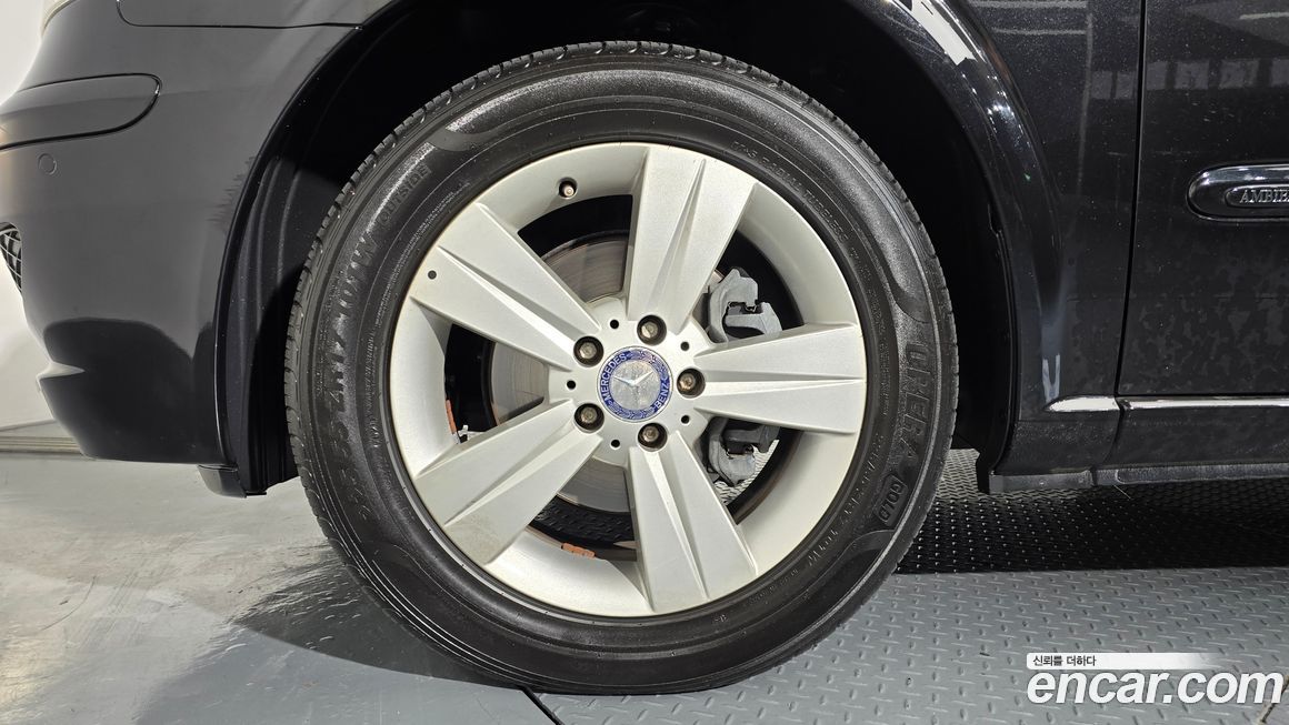 Mercedes-Benz V-Class 2011