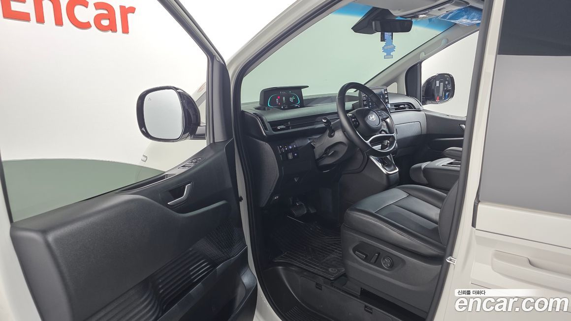 Hyundai Staria 2025