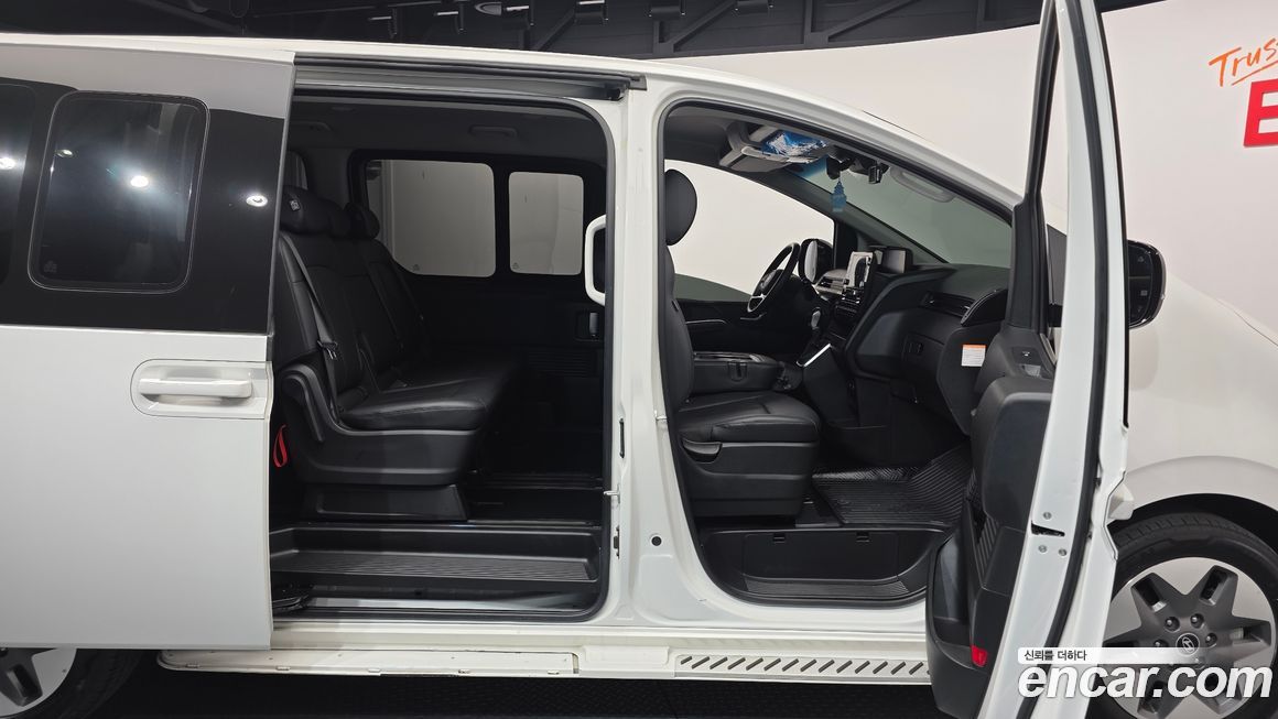 Hyundai Staria 2025