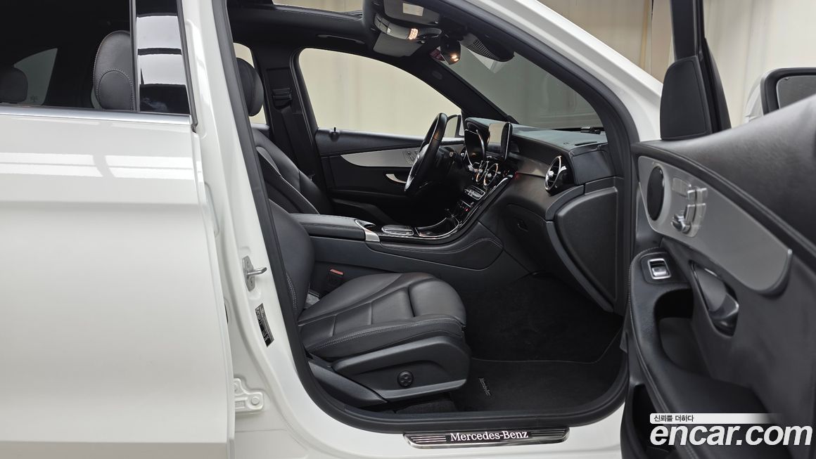 Mercedes-Benz GLC-Class 2021