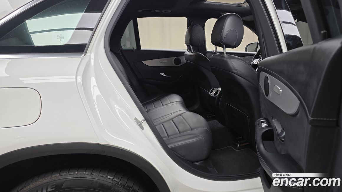 Mercedes-Benz GLC-Class 2021