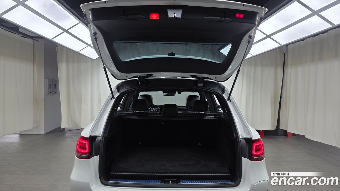 Mercedes-Benz GLC-Class 2021