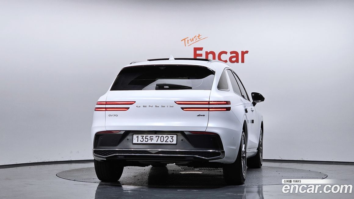 Genesis GV70 2025