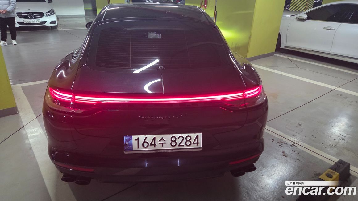 Porsche Panamera 2021