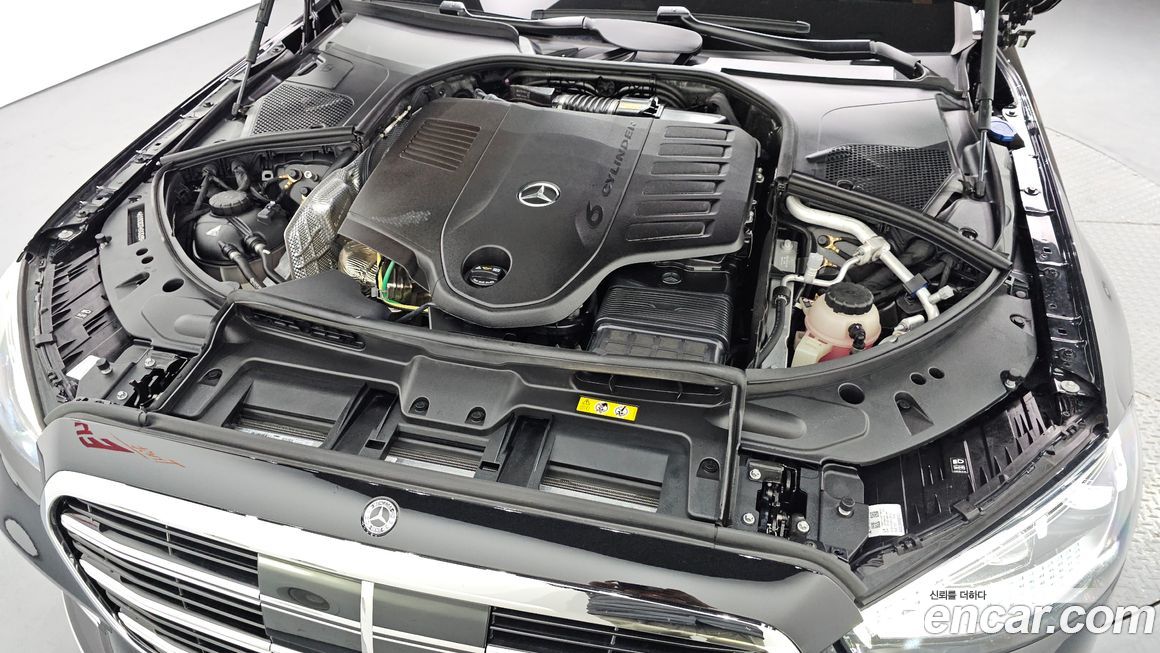 Mercedes-Benz S-Class 2025