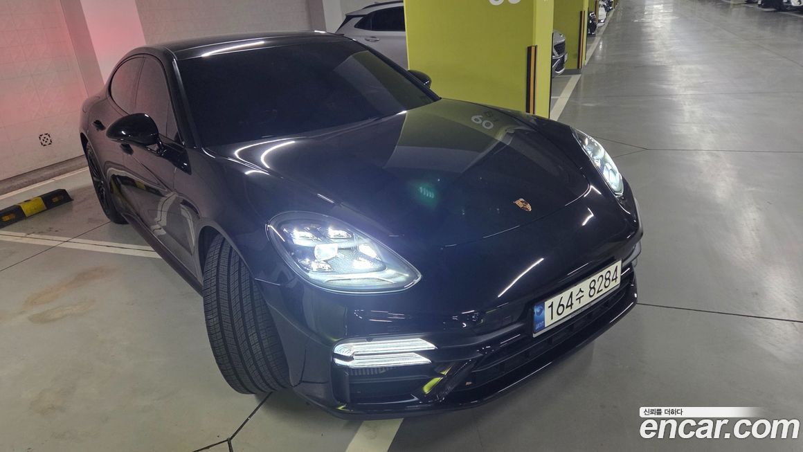 Porsche Panamera 2021