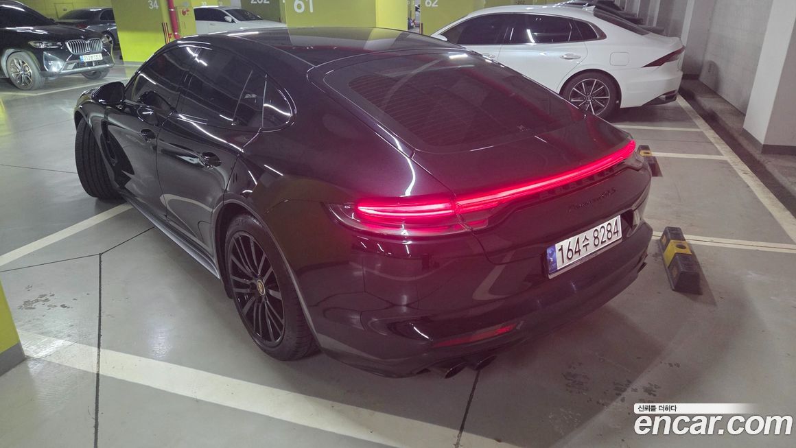 Porsche Panamera 2021