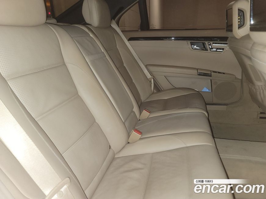 Mercedes-Benz S-Class 2011