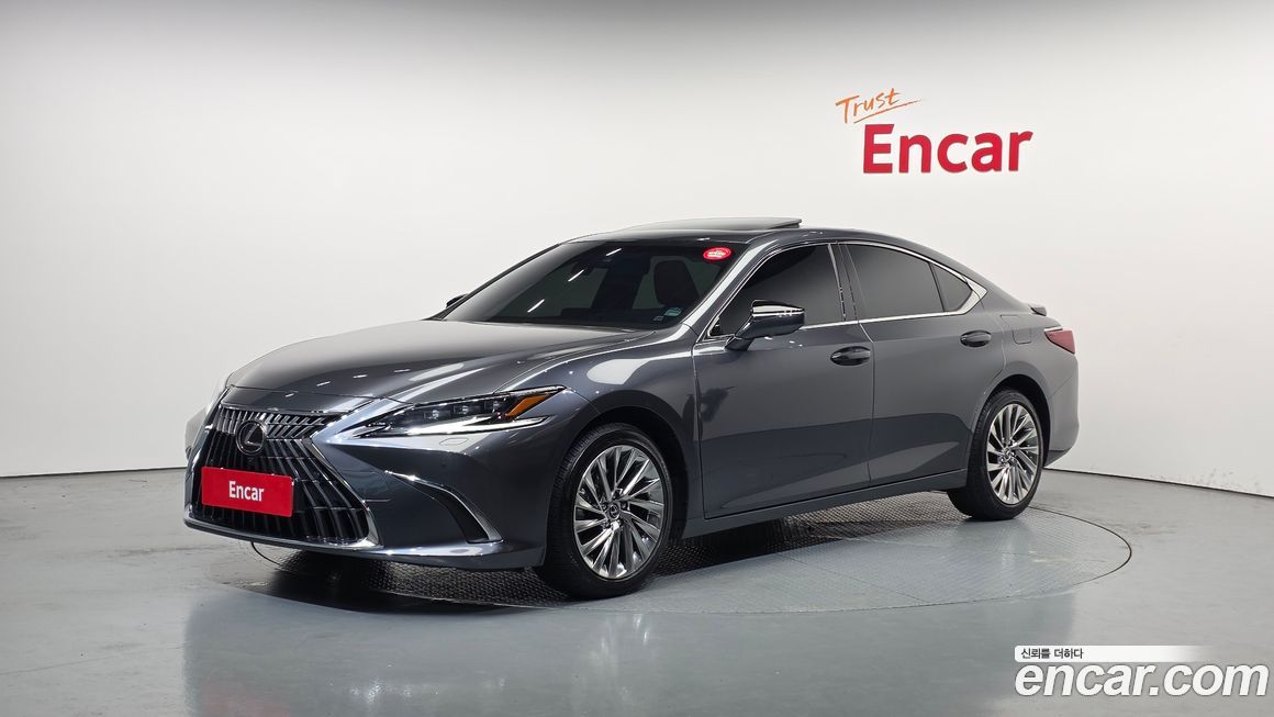 Lexus ES 2025