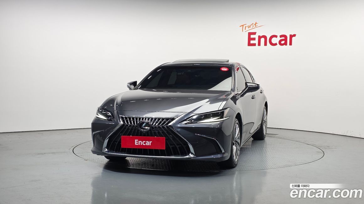 Lexus ES 2025