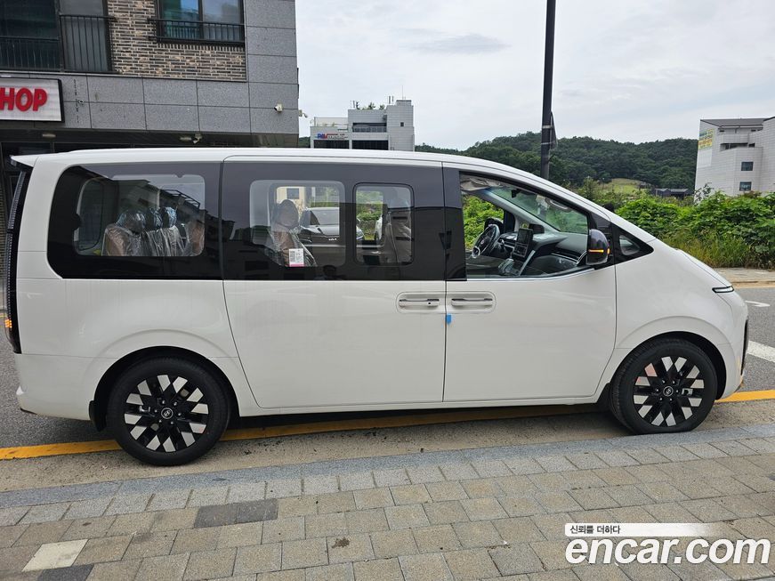 Hyundai Staria 2025