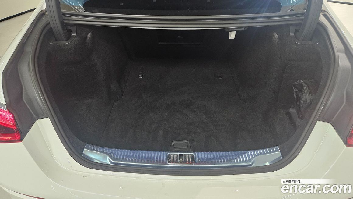 Mercedes-Benz S-Class 2025