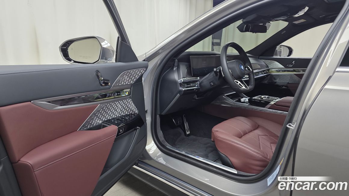 BMW i7 2025