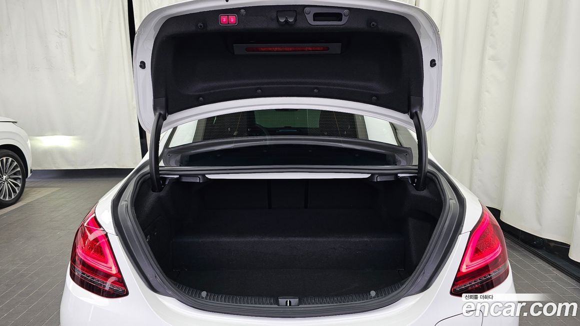 Mercedes-Benz C-Class 2020