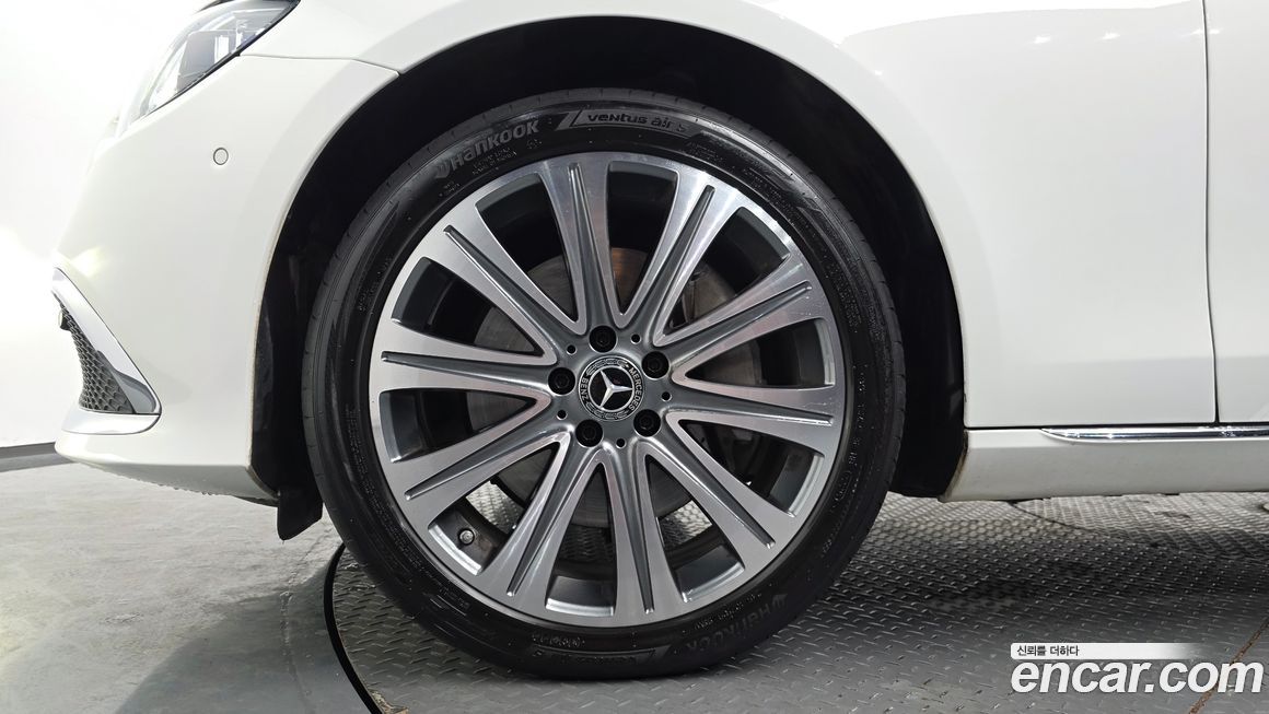 Mercedes-Benz E-Class 2023