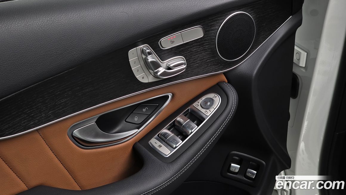 Mercedes-Benz GLC-Class 2021