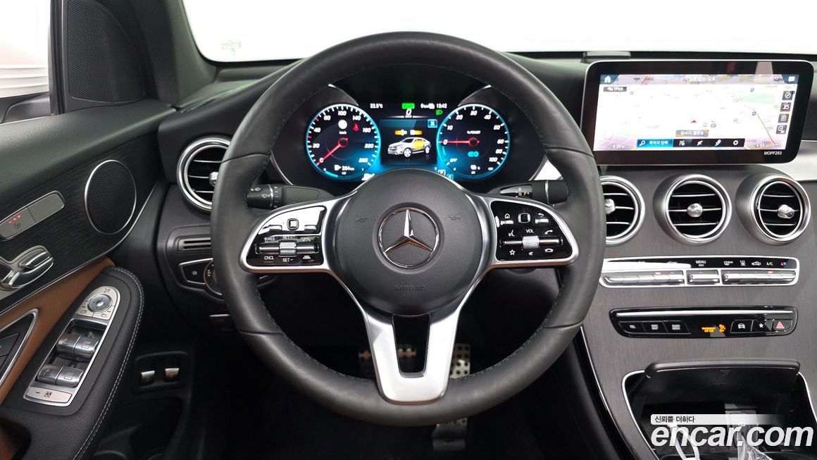 Mercedes-Benz GLC-Class 2021