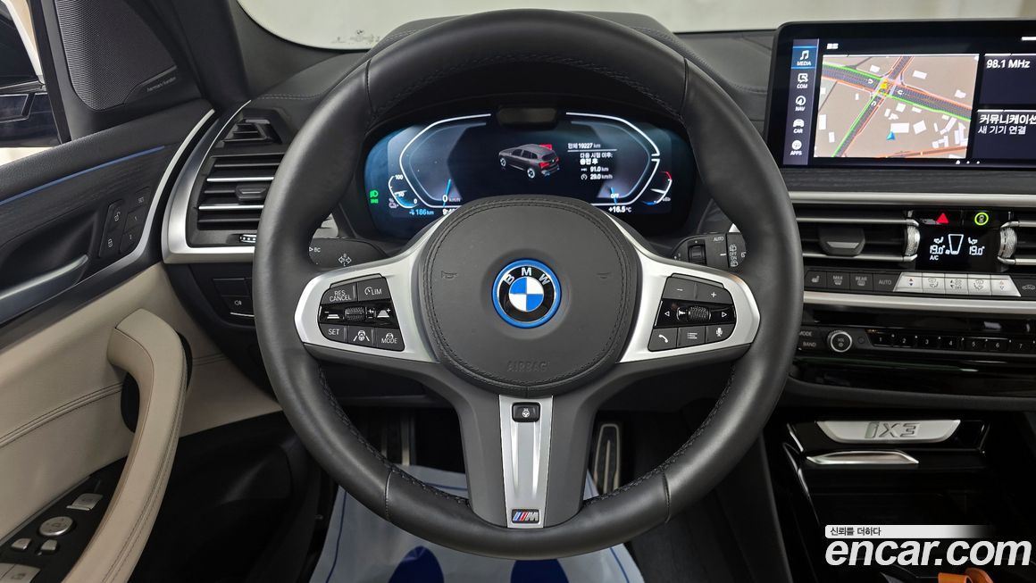 BMW iX3 2024